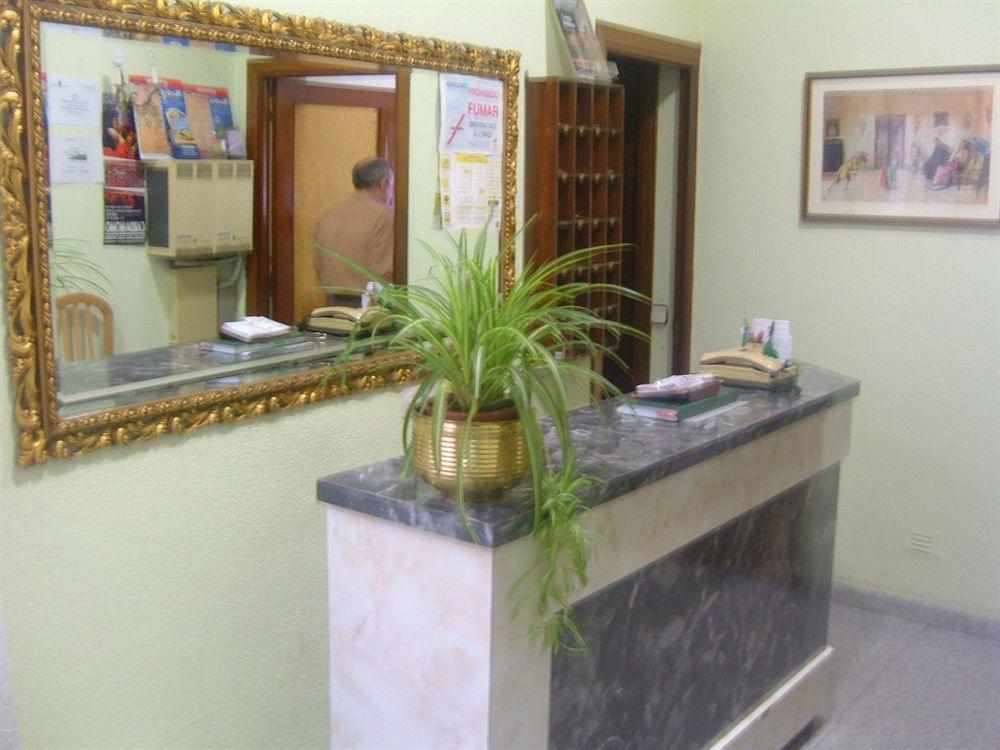 Hostal Olga Madrid Exterior foto