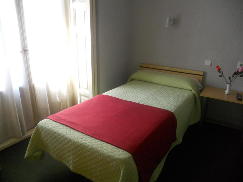 Hostal Olga Madrid Exterior foto