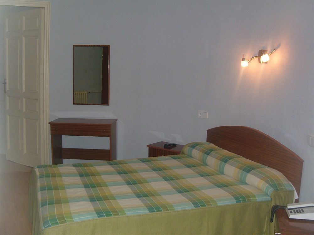 Hostal Olga Madrid Exterior foto