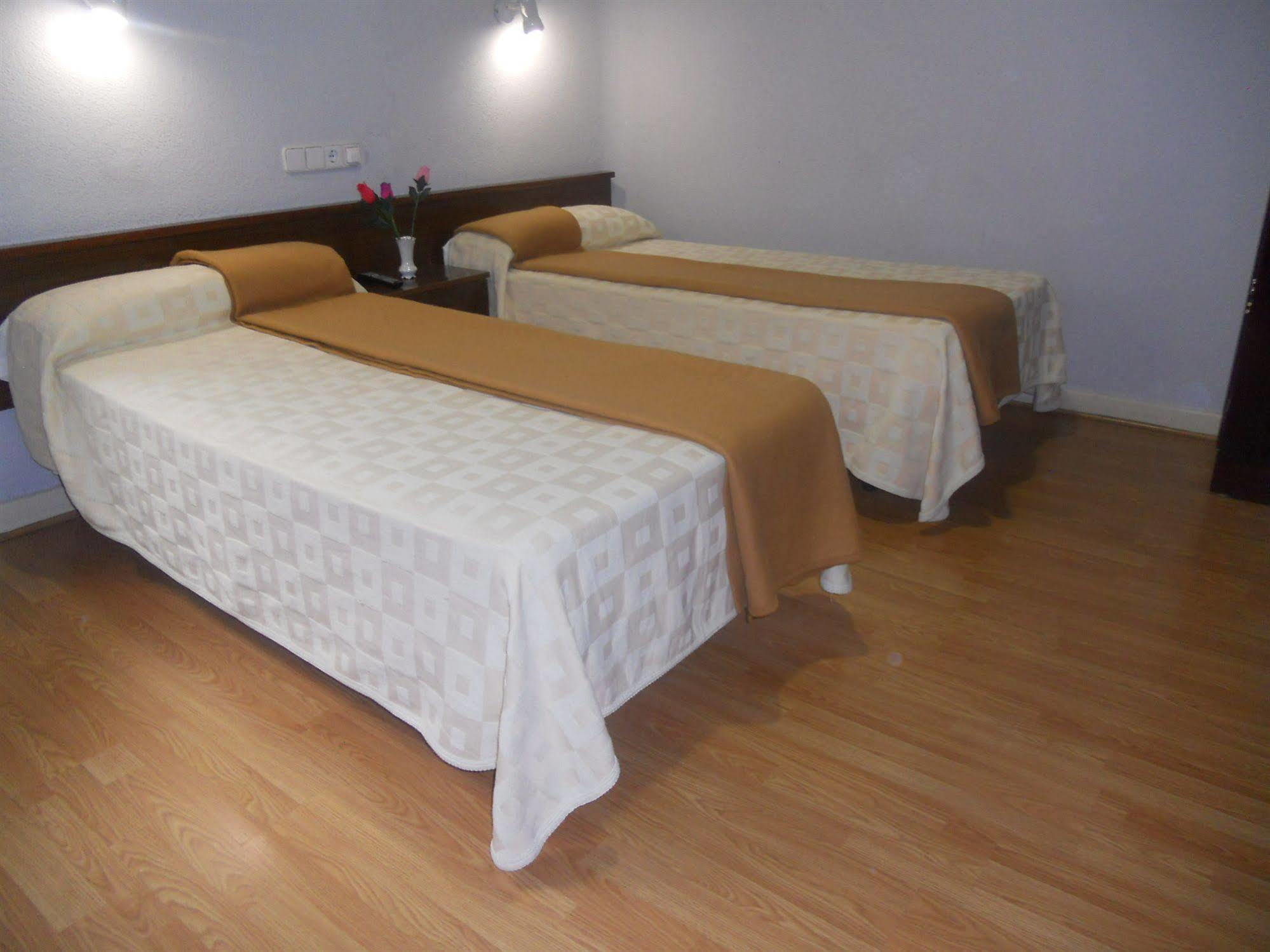 Hostal Olga Madrid Exterior foto