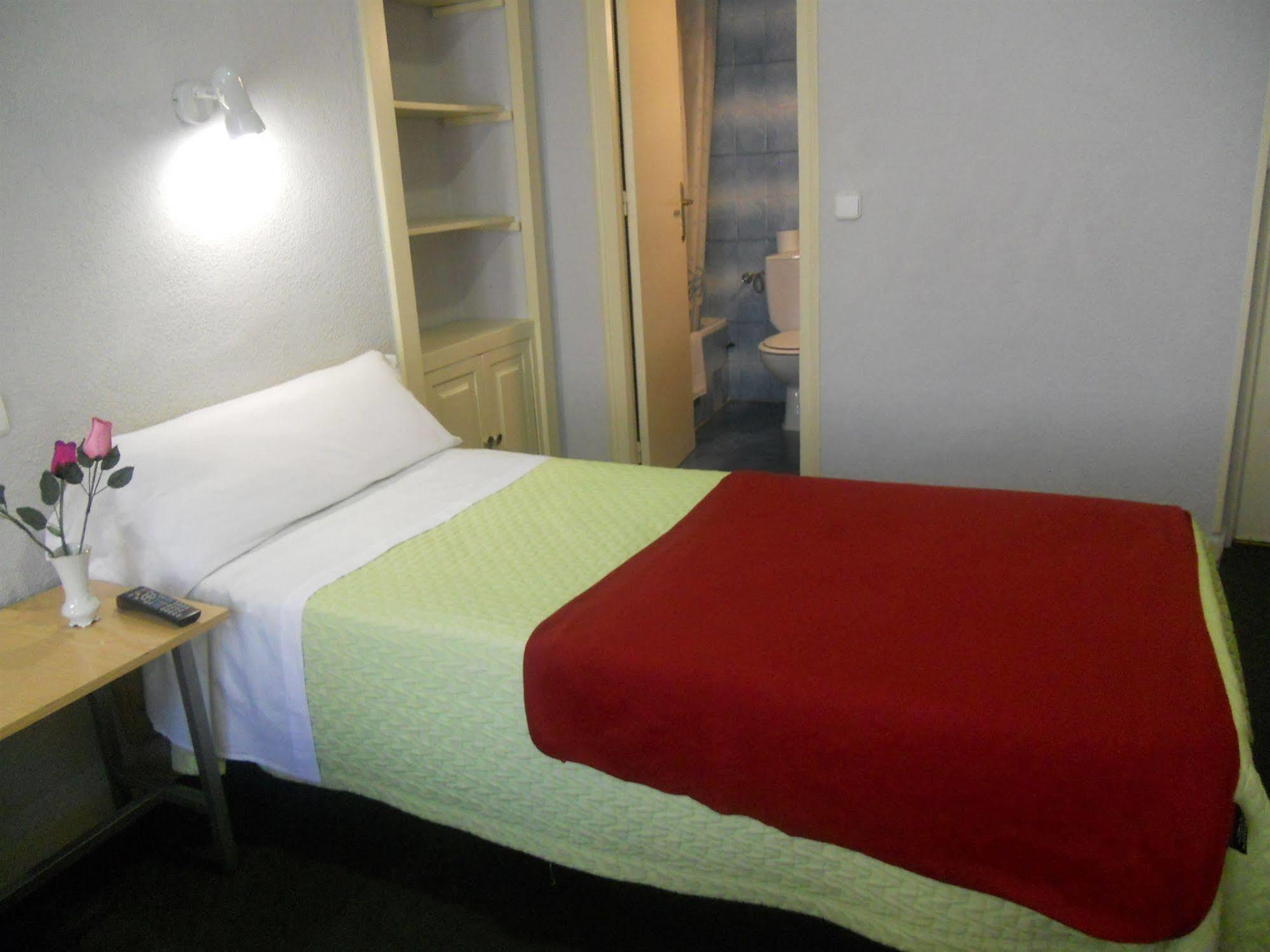 Hostal Olga Madrid Exterior foto