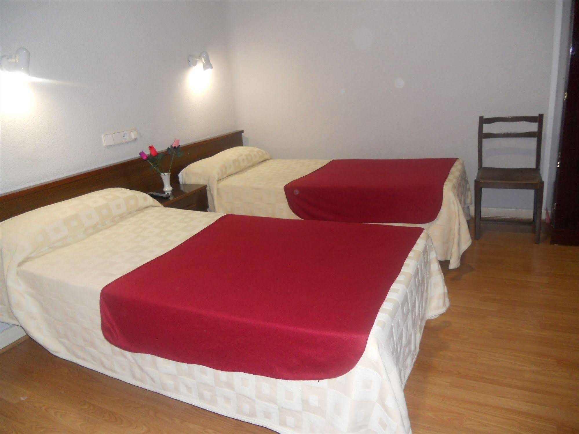 Hostal Olga Madrid Exterior foto