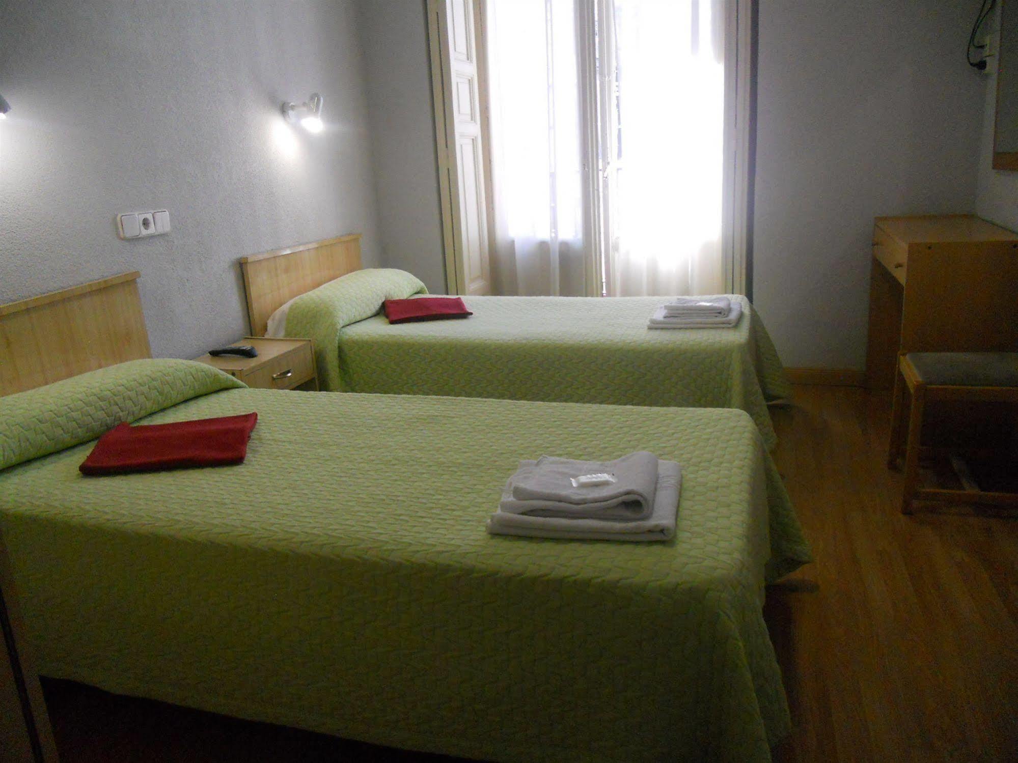 Hostal Olga Madrid Exterior foto