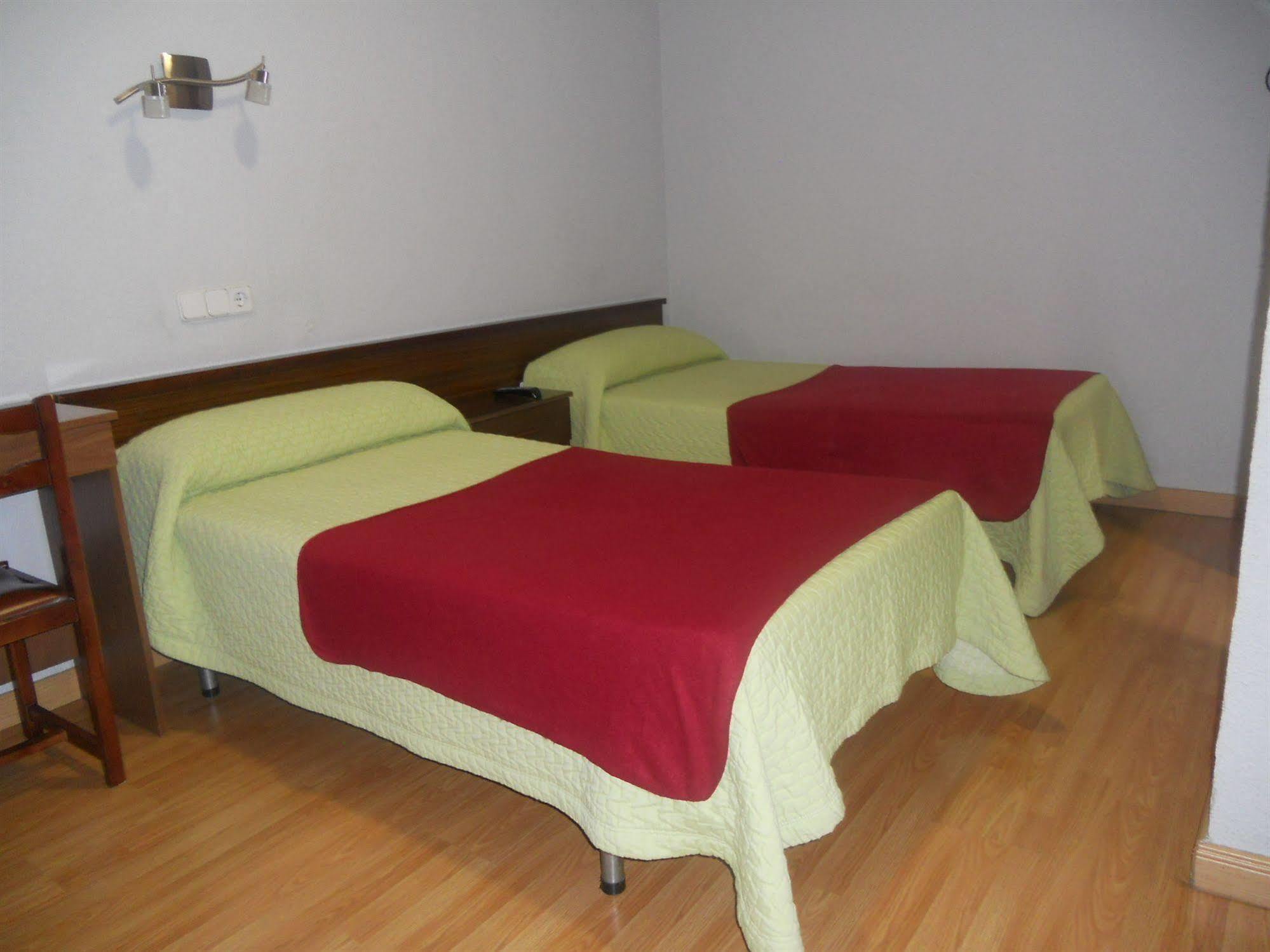 Hostal Olga Madrid Exterior foto
