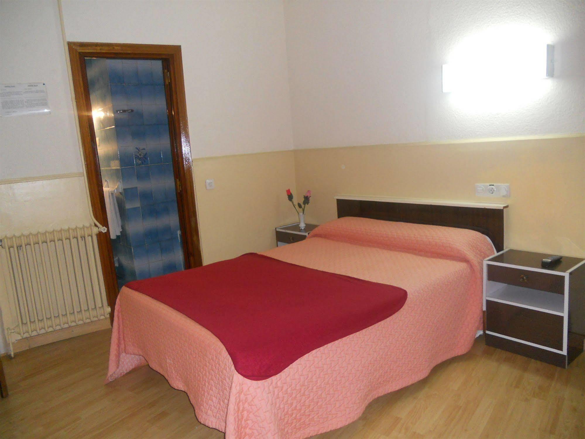 Hostal Olga Madrid Exterior foto