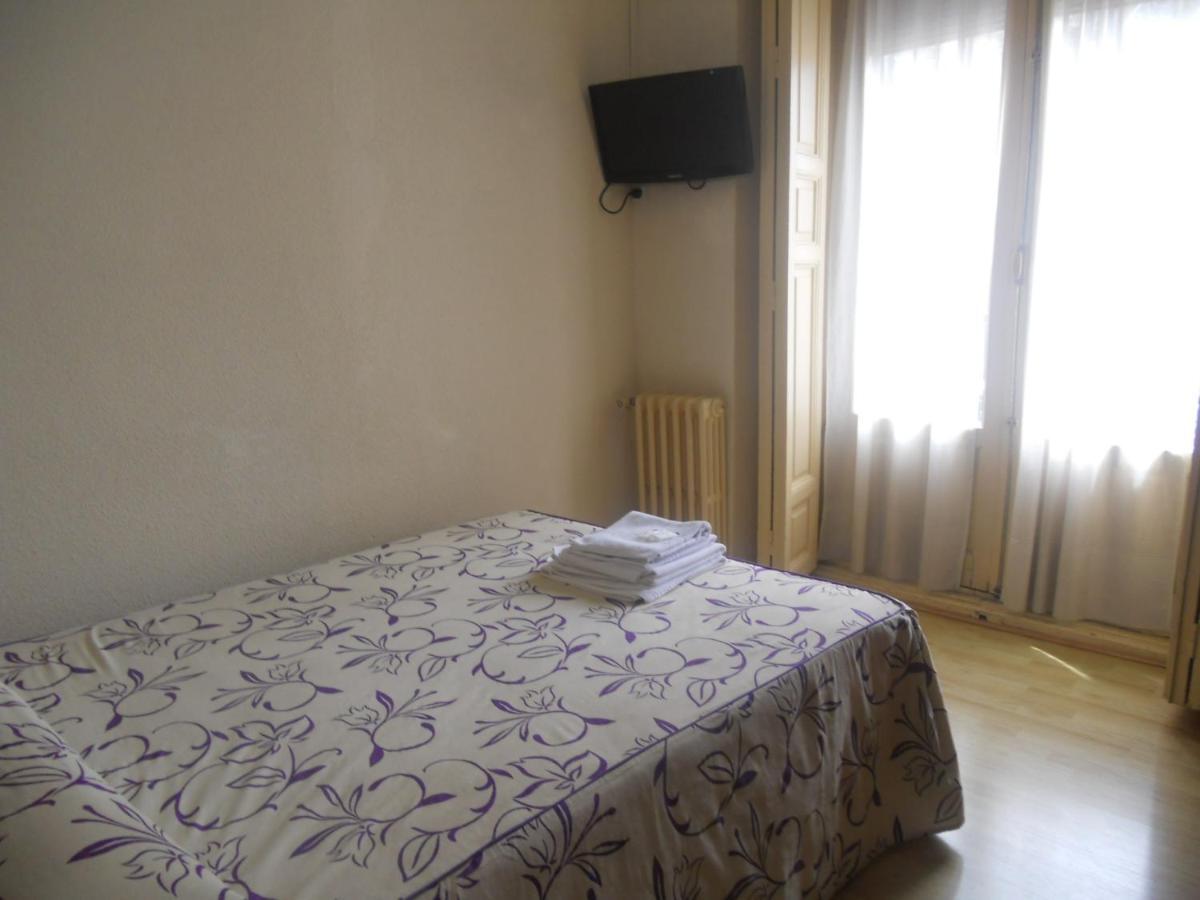 Hostal Olga Madrid Exterior foto